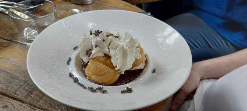 Profiteroles au chocolat - Le Trésor, Paris