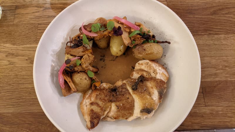 Supreme de pintade, grenailles, girolles - Poulette, Asnières-sur-Seine