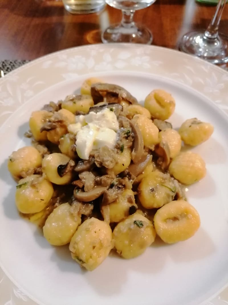 Gnocchi Ai Funghi E Morlacco - Osteria Perbacco, Treviso