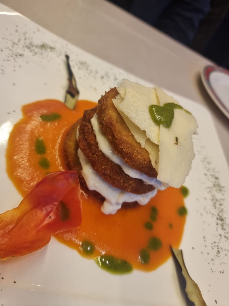 Millefoglie di melanzane dorate su vellutata di pomodoro, burrata pugliese e pomodorini soleggiati - Il Mosaico, Sirmione