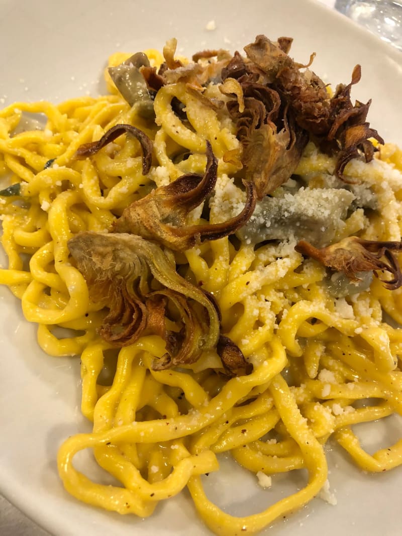 Pasta fatta in casa cacio e pepe con carciofi - La Gazza, Rome