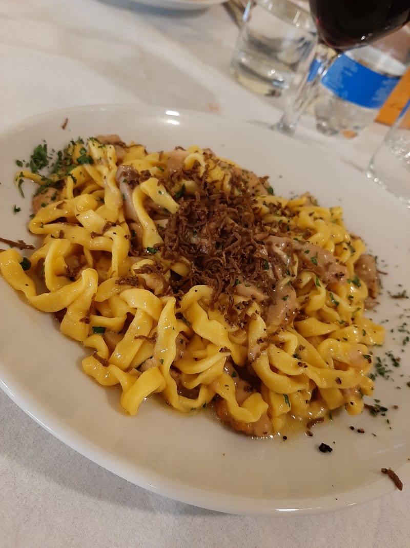 Fettuccine con Funghi Porcini e Tartufo - La Gazza, Rome