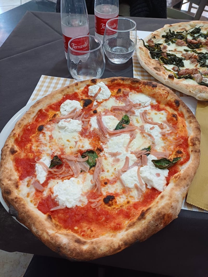 Magn' Pizz', Naples