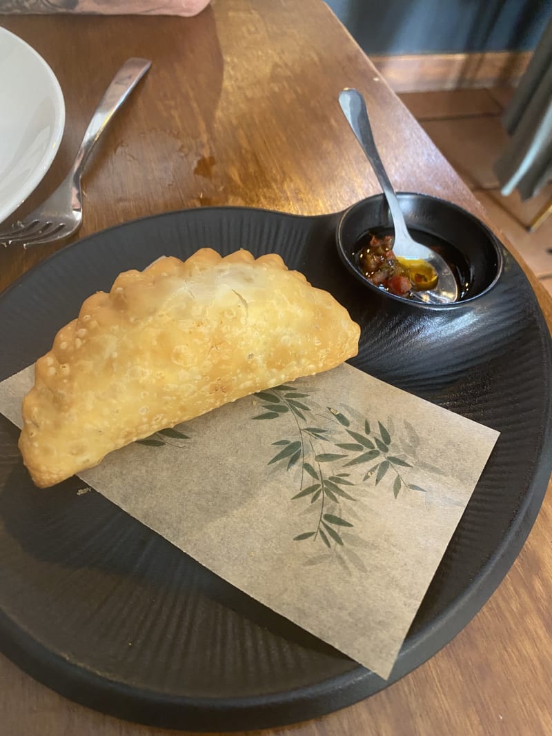 Empanada de carne o pollo - Cabaña Grill Alicante, Alicante