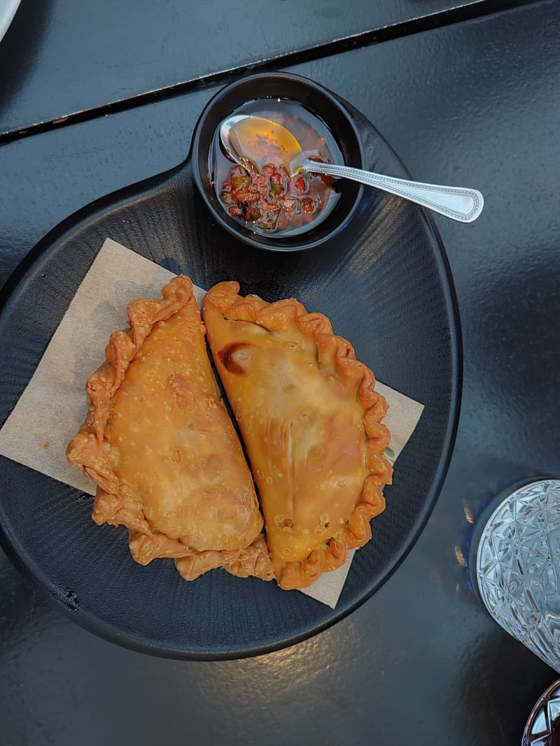 Empanada de carne o pollo - Cabaña Grill Alicante, Alicante