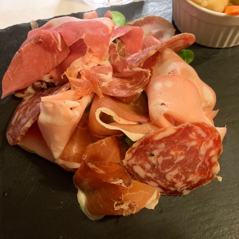 Tagliere di salumi con giardiniera - Trattoria Da Gina, Rovato