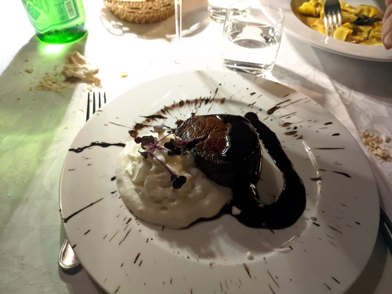 Filetto con spuma di parmigiano e salsa all'aglio nero - Trattoria Da Gina, Rovato