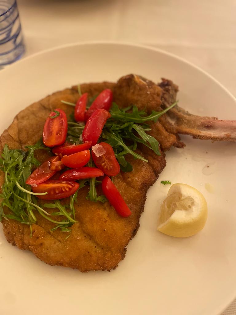 Cotoletta di vitello alla milanese con basilico e pomodorini - Bice Milano, Milan