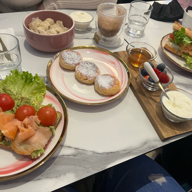 Pelmeni, Sirniki and Avocado Toast - Christie's Bakery - Plainpalais, Geneva