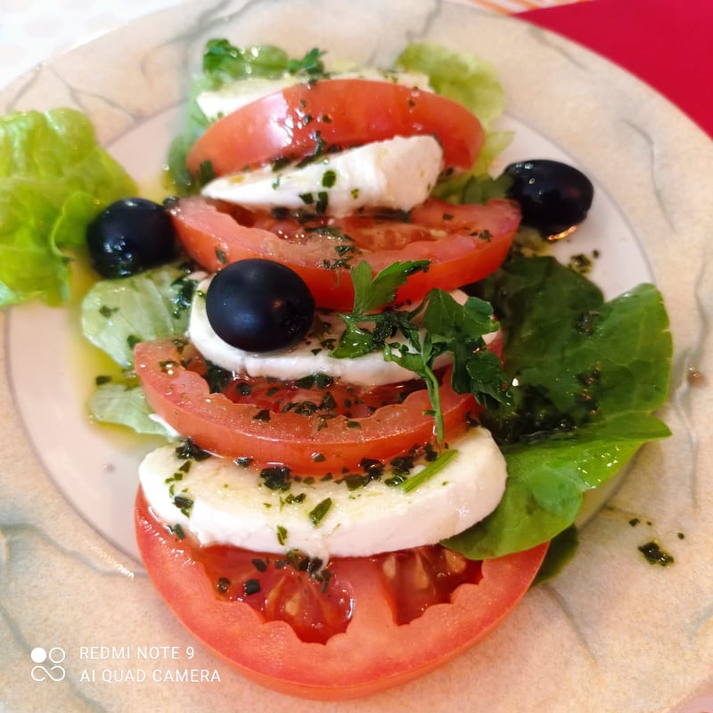 Tomate mozza - Le Pentagone, Issy-les-Moulineaux