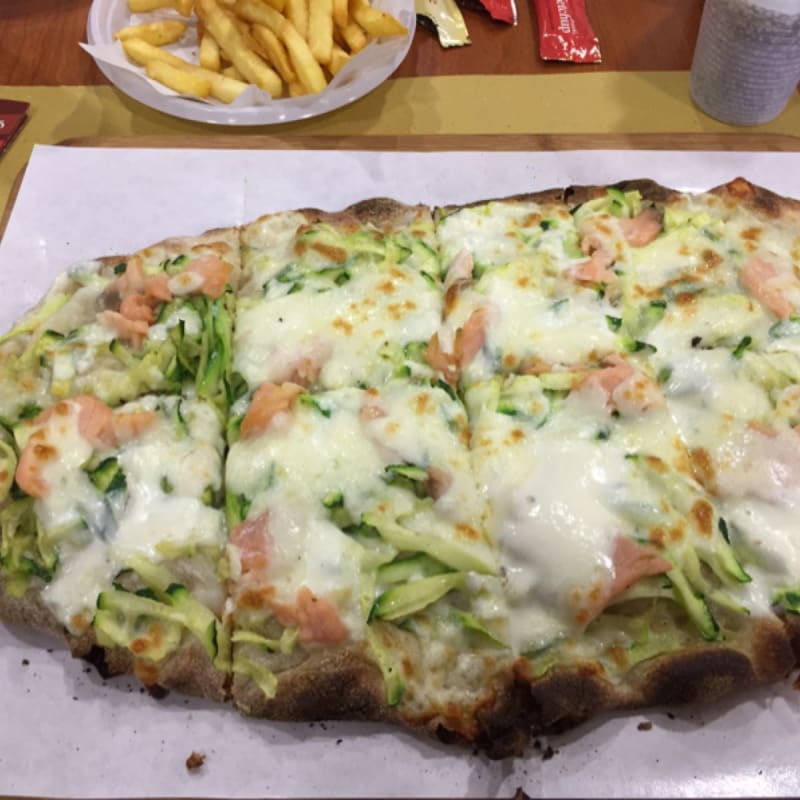 Pinsa Zucchine Mozzarella e Salmone - Habemus Pinsa, Rome