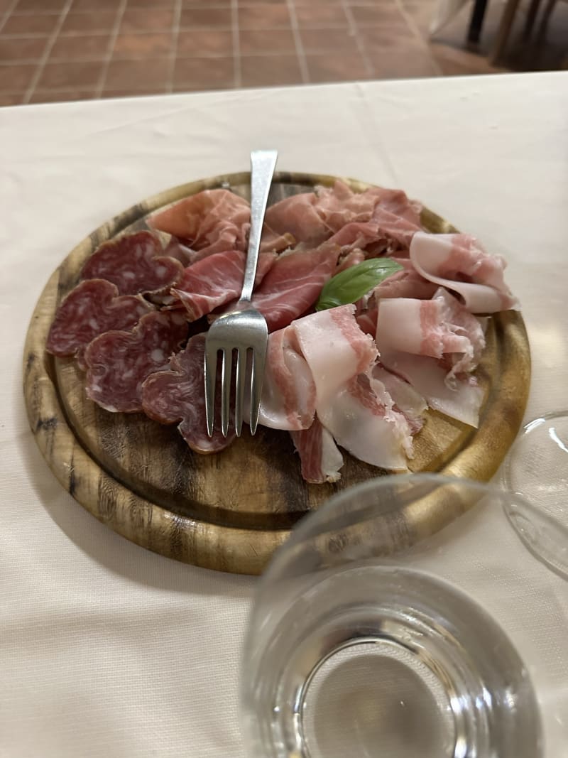 Antipasto della casa ( salumi della tradizione e fritto di verdure) - Taverna Picedo