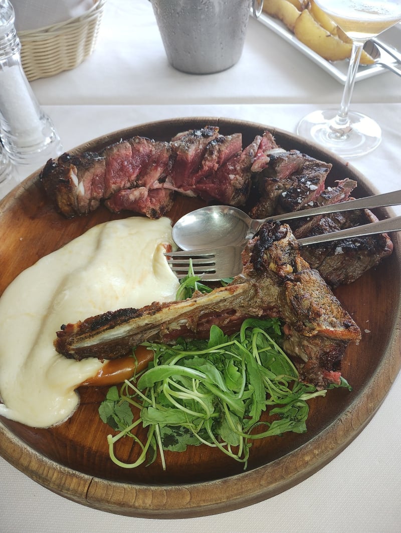 Bistecca alla fiorentina tagliata con scamorza per 2.persone - Taverna Picedo