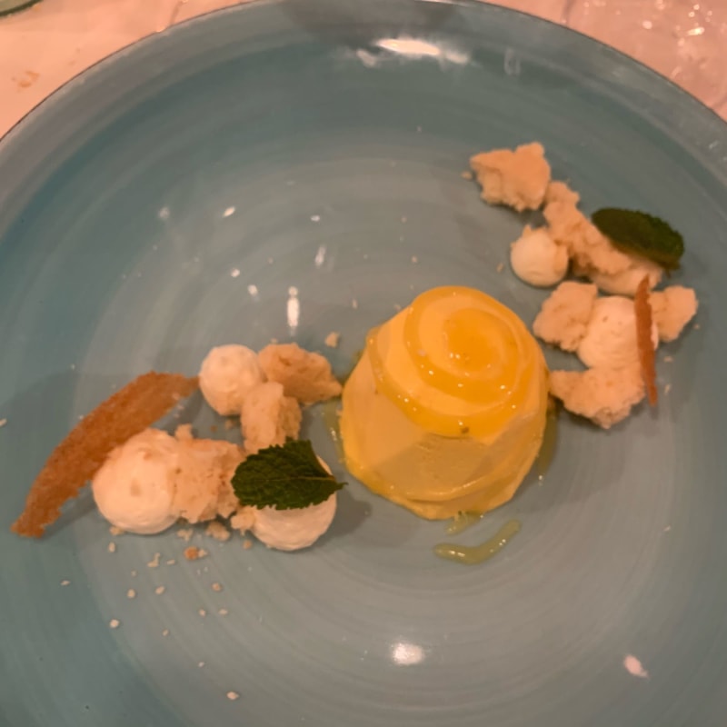 Semifreddo al mango, cioccolato bianco e biscotto al cocco - Ciacco, Bologna