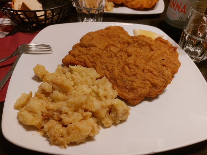 Wienerschnitzel con patate in tecia - Vecio Buffet Marascutti 1914, Trieste