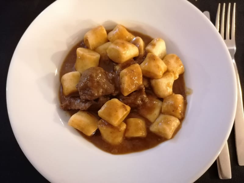 Gnocchi di patate con carne e gulasch - Vecio Buffet Marascutti 1914, Trieste