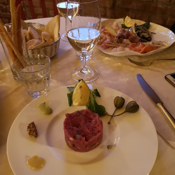 Tartare di fassona e misto di mare - Antica Posteria dei Sabbioni