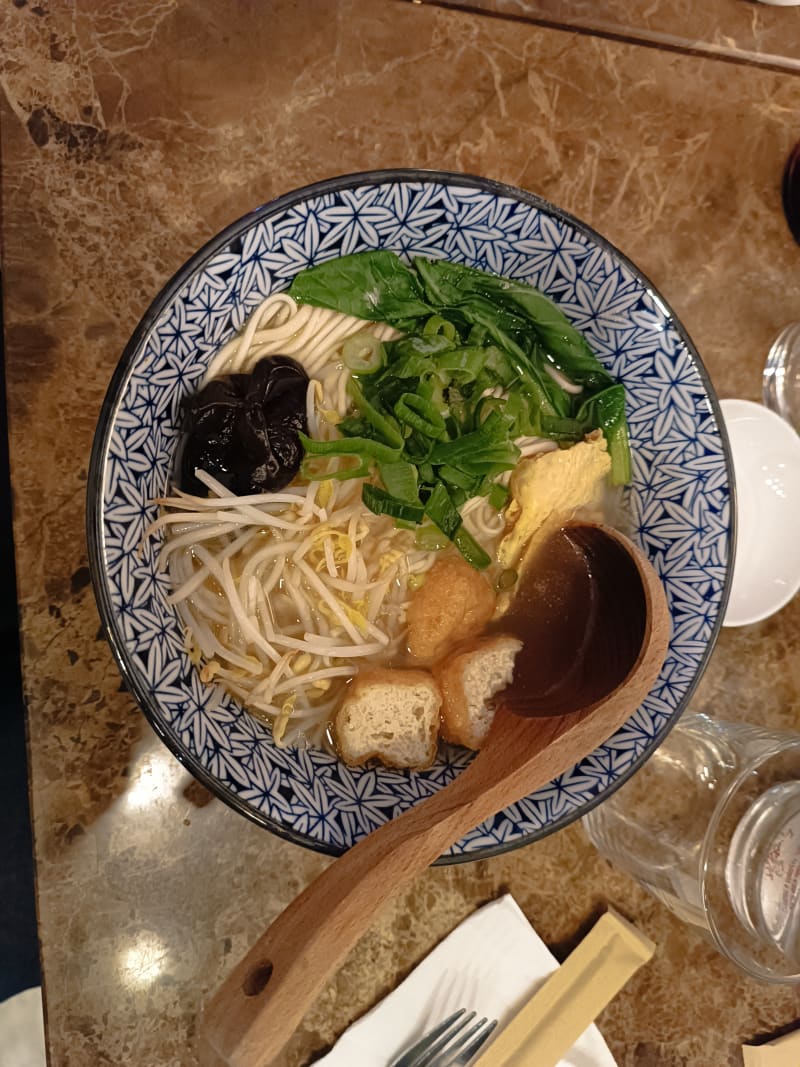 Mani in Noodles, Milan