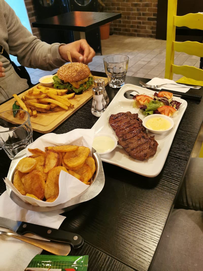 Le Poulet en Feu, Montreuil