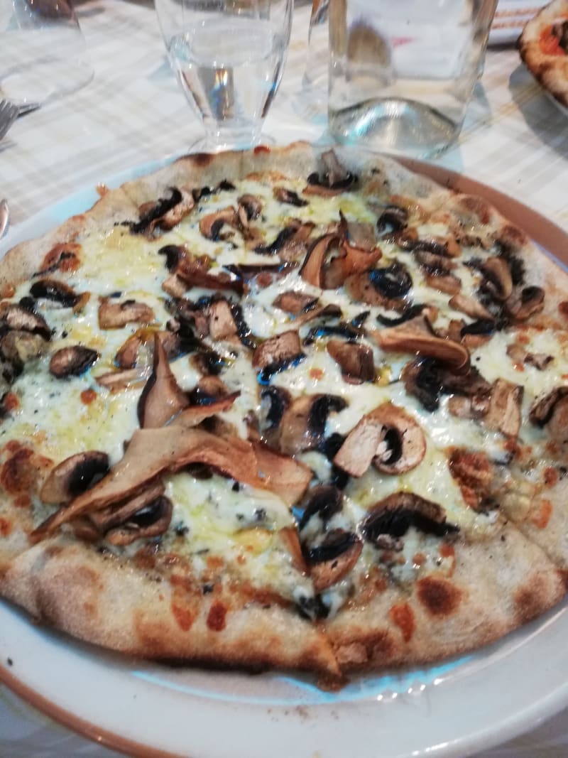 pizza poker di funghi - La Rosa Dei Venti