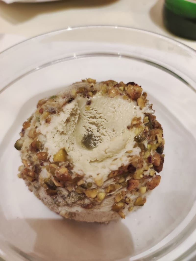 Tartufo al pistacchio con granella di pistacchio - Settembrini 18, Milan