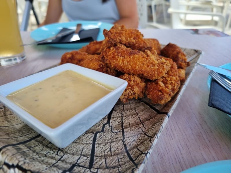 Pollo con aceite sabor  pescado - Destino Raíz, Móstoles