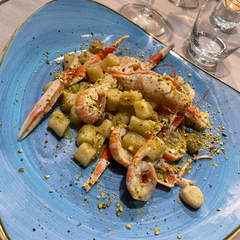 Gnocchi fatti in casa con scampi, agrumi e granella di pistacchio. - Puerto Fino Restaurant, Rome