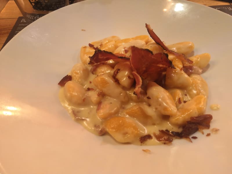 Gnocchi di zucca con crema al parmigiano e rosmarino e culatello croccante  - Hall pub, Crema