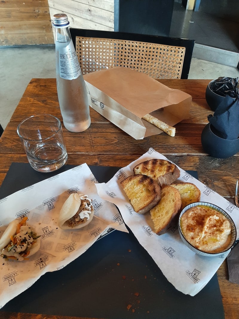 2 bao (vegetariano e pulled pork) + hummus con pane tostato  - La Torre cucina gourmet, Brescia