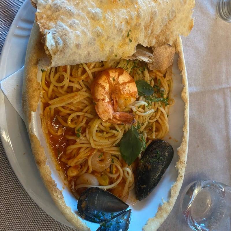 Spaghettis aux fruits de mer, recouvert d’une pâte à pizza cuit au four  - Ristorante Pizzeria Stadio Lugano, Lugano