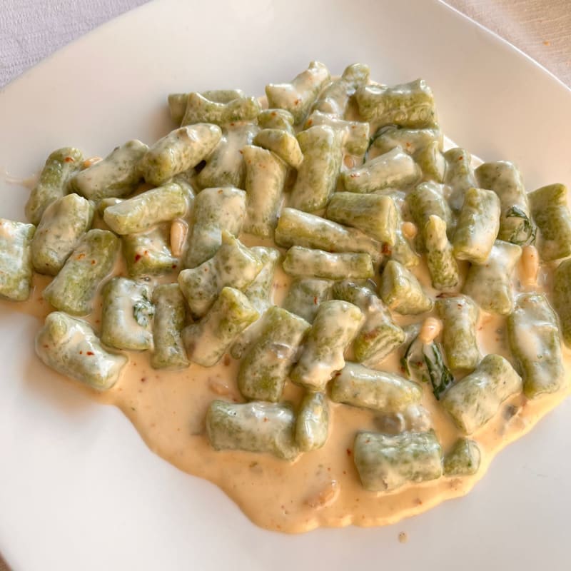 Chicche della nonna al basilico con crema di gorgonzola e pinoli - Tuder, Todi