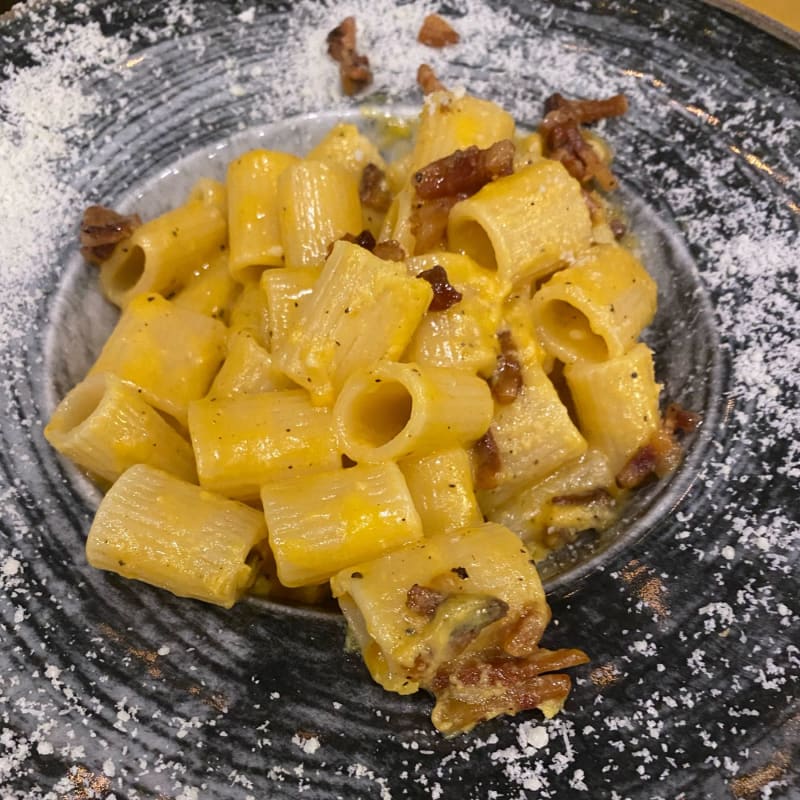 Mezzemaniche Carbonara - Squili Bistrot, Rome