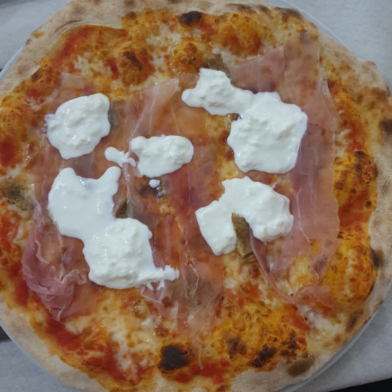 Pizza Con Crudo E Stracciatella  - Ristorante Pizzeria Vapore