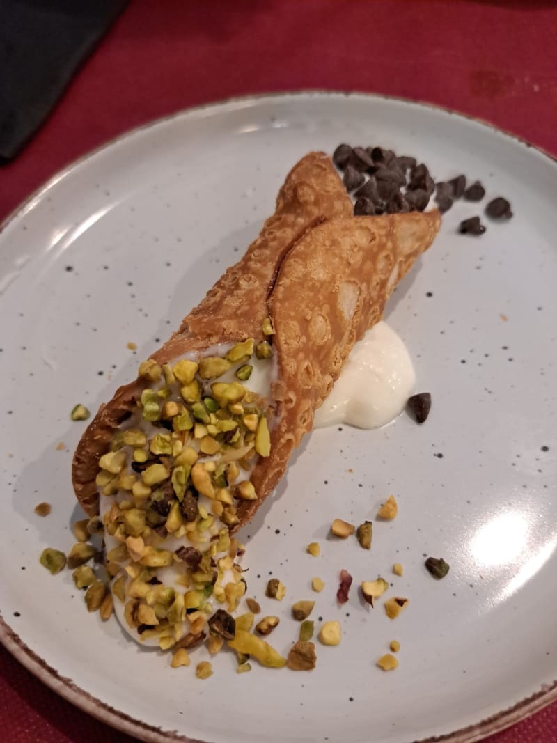 cannolo siciliano - La Divina Comida Italiana, Alicante