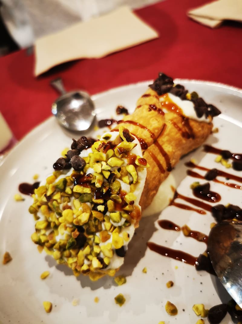 cannolo siciliano - La Divina Comida Italiana, Alicante