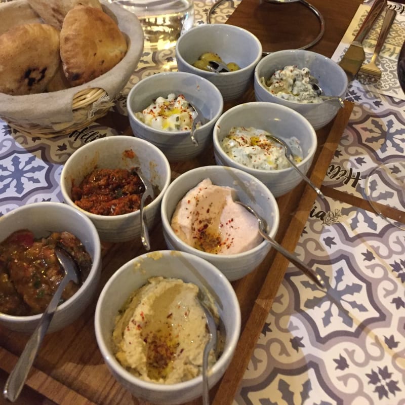 Entrées Mézzés froides pour 2 personnes - Helia, Paris