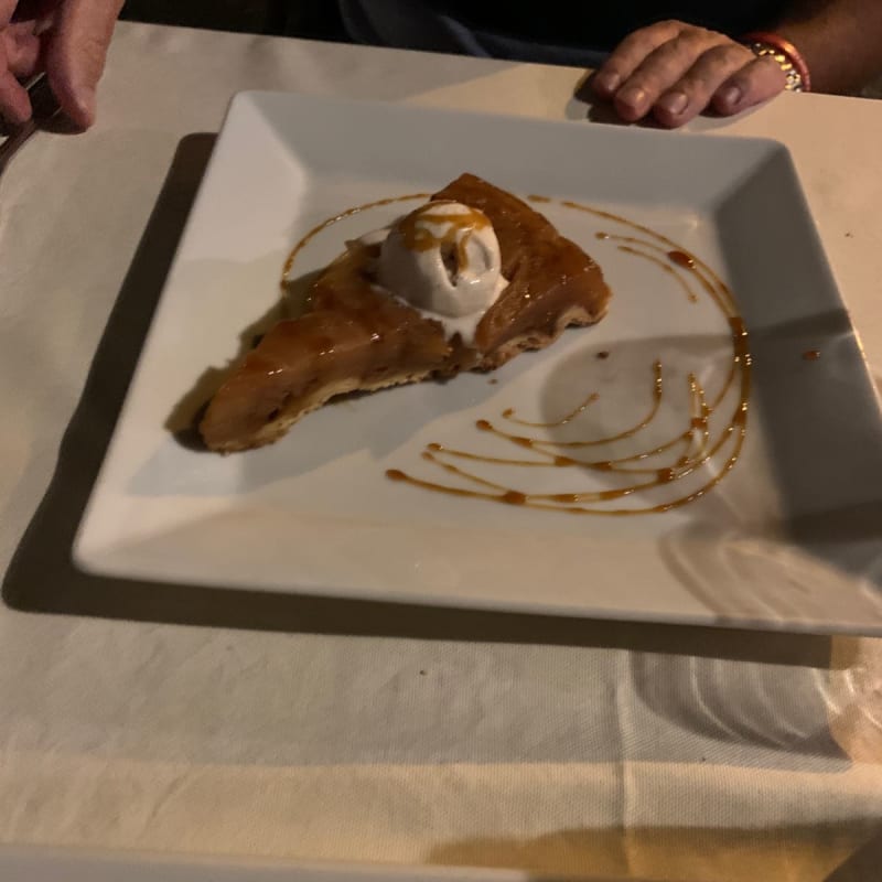 Tarte tatin con gelato alla cannella  - L'Osto del Borgh Vej, Turin