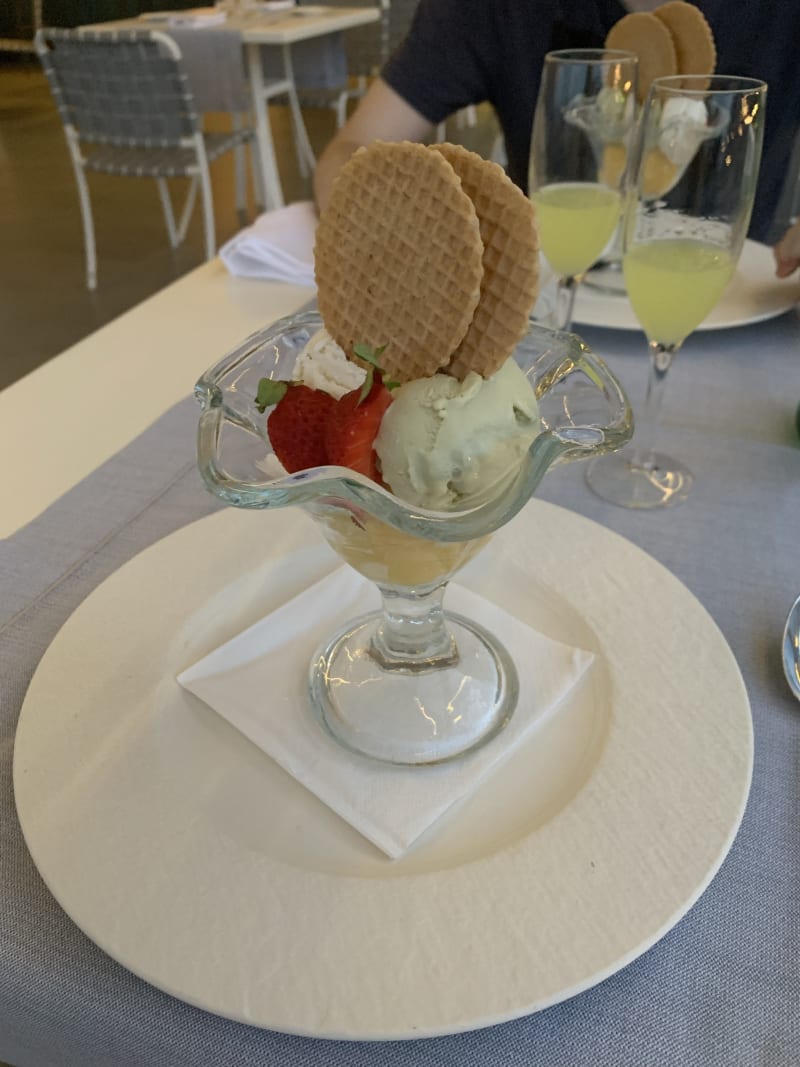 Spaghetto venere al bianco di seppia* finissima della stessa e spuma di ricotta al prezzemolo - La Sciara, Giardini Naxos