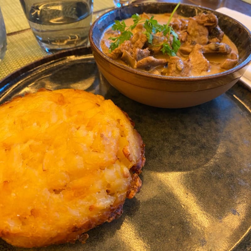 Émincé de veau avec rösti  - Mövenpick Restaurant Lausanne, Lausanne