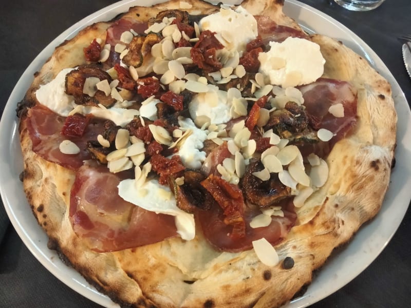 Pizza e Core, Bari