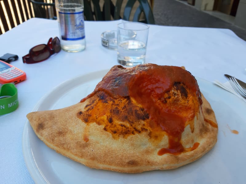 Calzone - Ristorante Pizzeria Roma