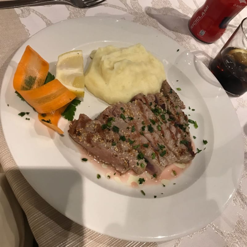 Tagliata di tonno al sesamo cn purea di patate - Lisca, Sirmione