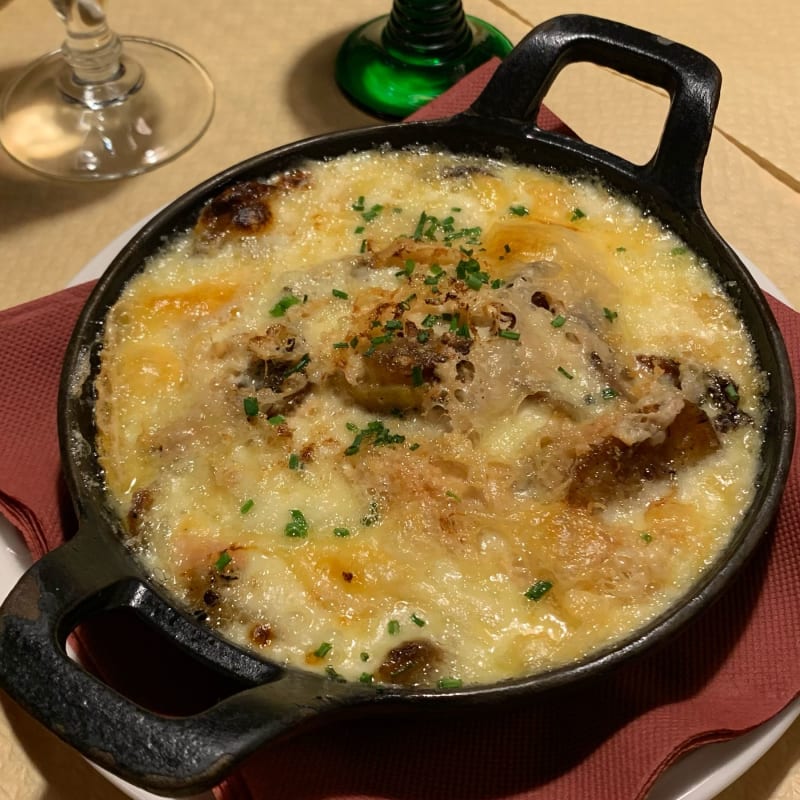 Poelon de pommes de terre au munster, salade verte - Le Gruber, Strasbourg