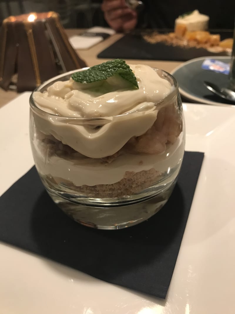 Trifle met stoofpeer en speculaas (vegan) - Restaurant Waanzinnig Tilburg, Tilburg