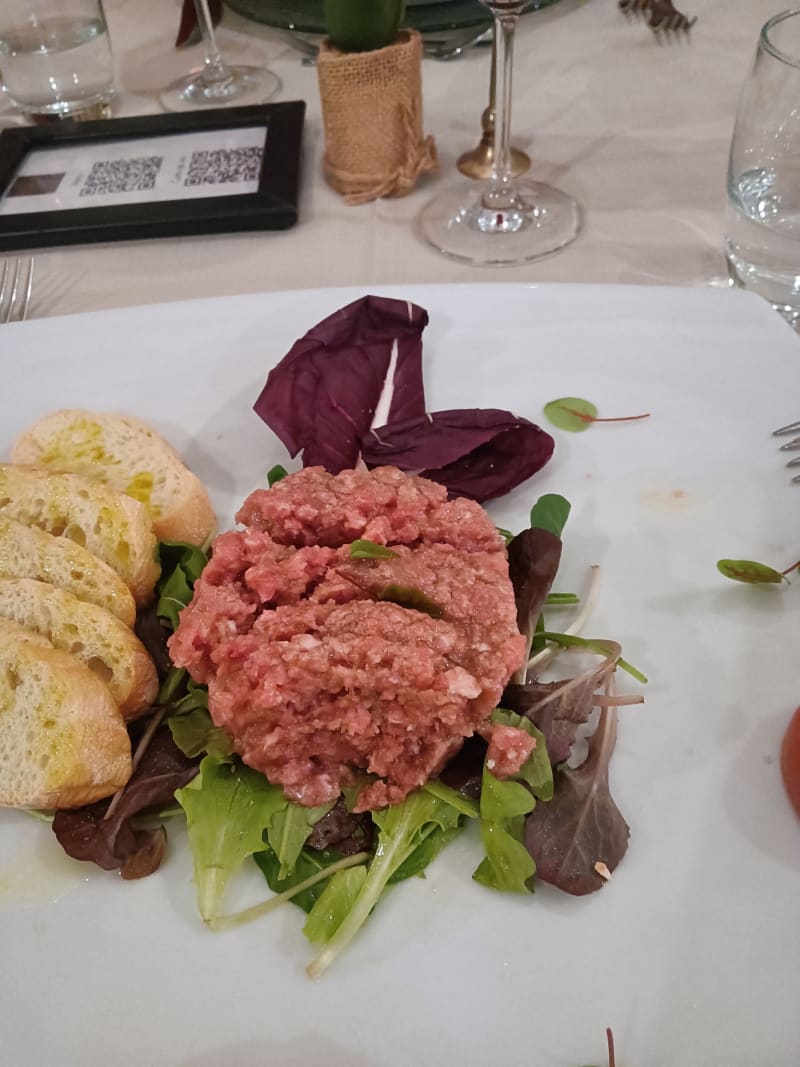 Tartare  di filetto di manzo ai capperi con olio Biologico DOP del Garda - Ristorante Il Grande Olmo