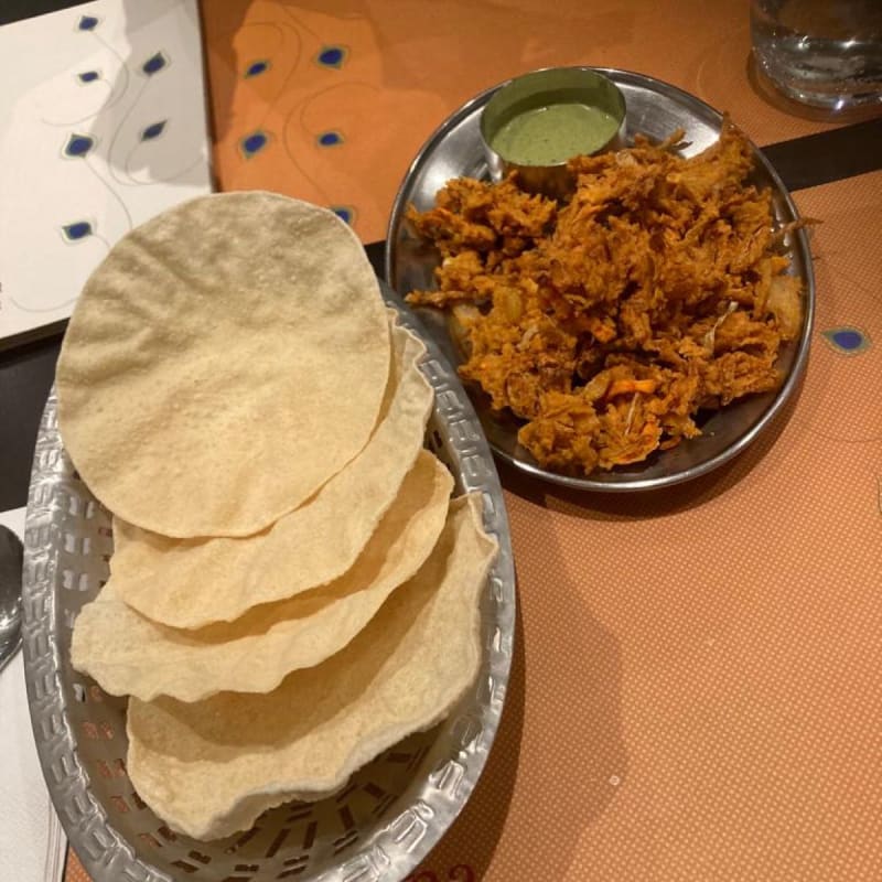 Voorgerecht op basis van pepers, met papadums  - Krishna Vilas Eindhoven, Eindhoven