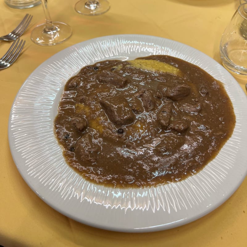 Cinghiale brasato con polenta - Bucaneve