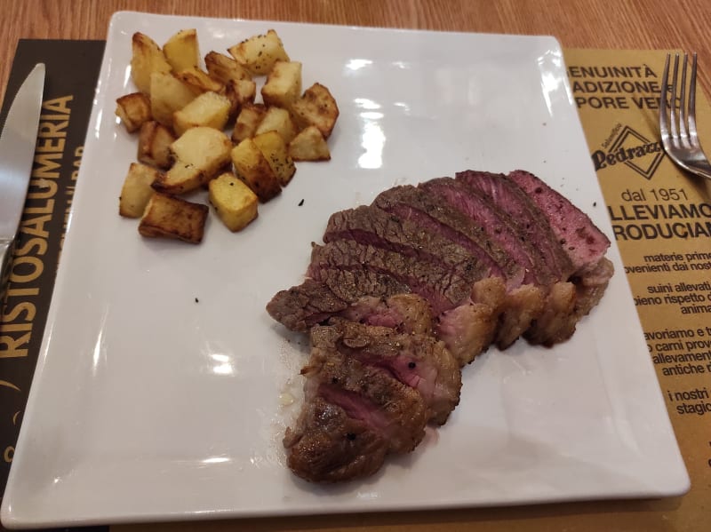 Tagliata di manzo CBT con patate al forno - Ristosalumeria Carpi, Carpi