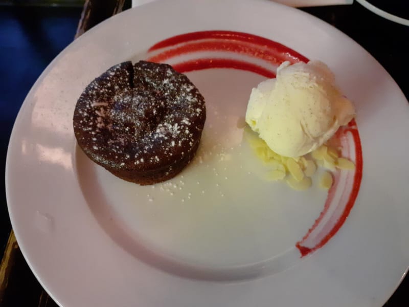 Moelleux au chocolat aux griottes avec sa glace vanille - Fratelli Neuilly, Neuilly-sur-Seine