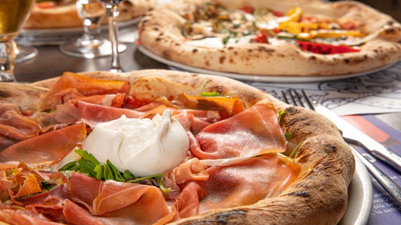 PIZZA NAPOLETANA "LA BURRATA" - Mitiko! - Ristorante & Pizzeria, Verona